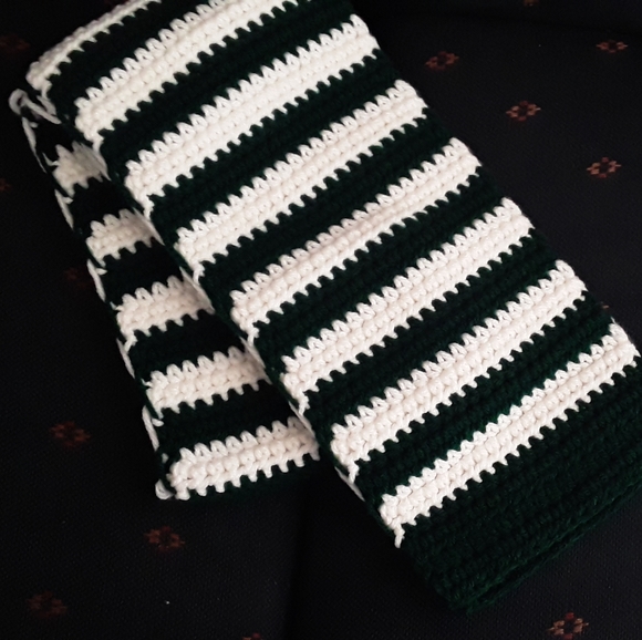 NWOT handmade green & white scarf - Picture 1 of 2